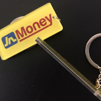 फैशन उपहार कस्टम ऐक्रेलिक Keychains विज्ञापन उपहार के लिए साफ करने के लिए आसान है